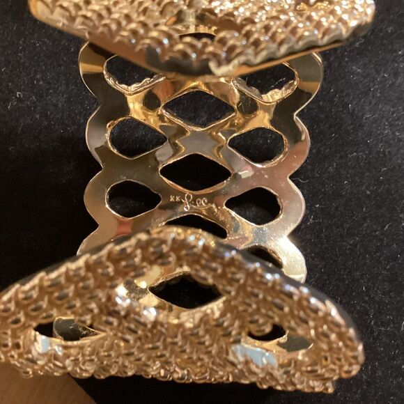 Lilly Pulitzer Brand Women’s Wide Goldtone Cuff Bracelet - Picture 8 of 11